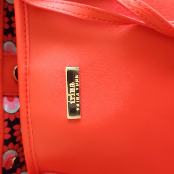 NWOT ❗️ Trina Turk red and blue large shoulder tote with matching pocketbook - Picture 4 of 17